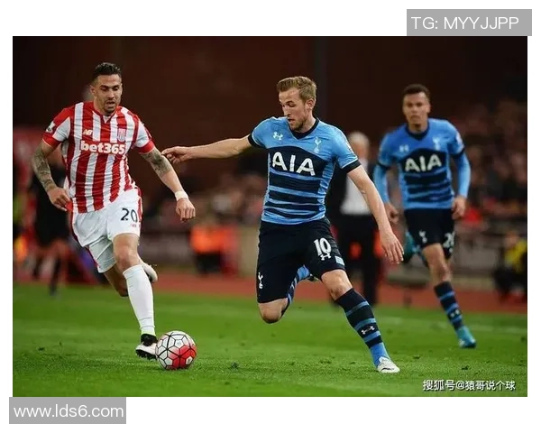 吴敏独家解析足球技巧与战术分享，助你提升球场表现与理解