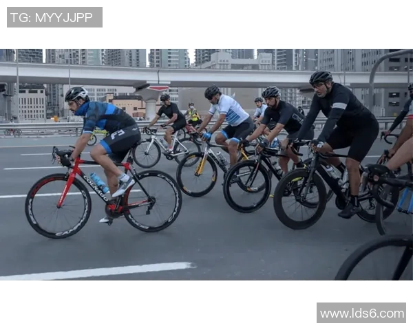 足球明星骑行挑战精彩瞬间合集带你领略运动魅力与激情